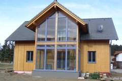 Massivholzhaus und Holzfassade